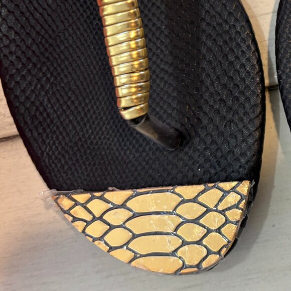 Qupid Women's Sandals, Black with Gold Accents, Like New!! Size 7.5 - Picture 5 of 5